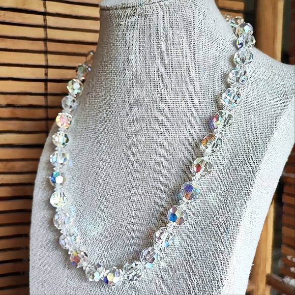 Heavily Faceted Vintage Aurora Borealis Clear Crystal Single Strand Necklace - Picture 2 of 9